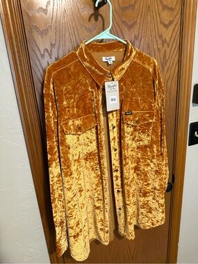 Wrangler Velvet Button-Down Shirt Jacket in Mustard Gold